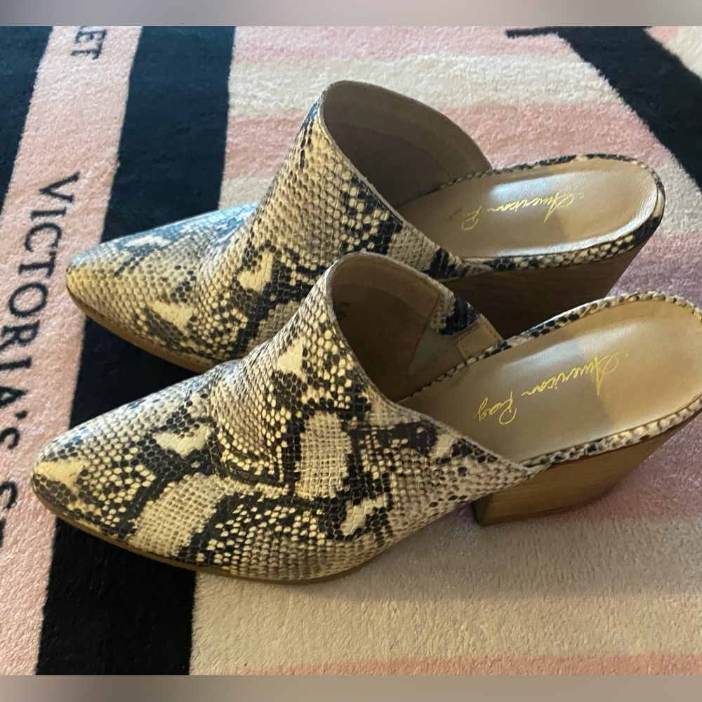 American Rag Women's Snake print  Leather Heels clogs mules Size 7.5